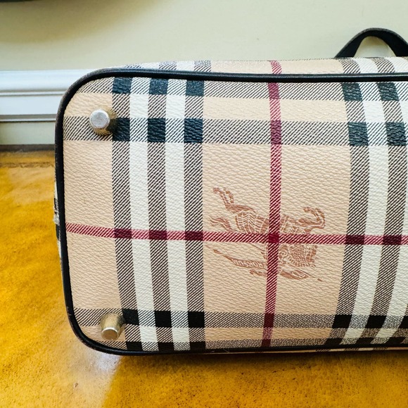 Burberry Regent Haymarket Check Tote Bag Made in Italy - Picture 7 of 16